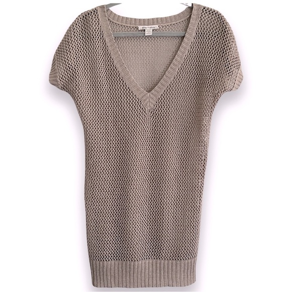 Alice + Olivia Linen Blend Open Crochet Metallic Thread Long V Neck Sweater Sz M - Picture 1 of 4